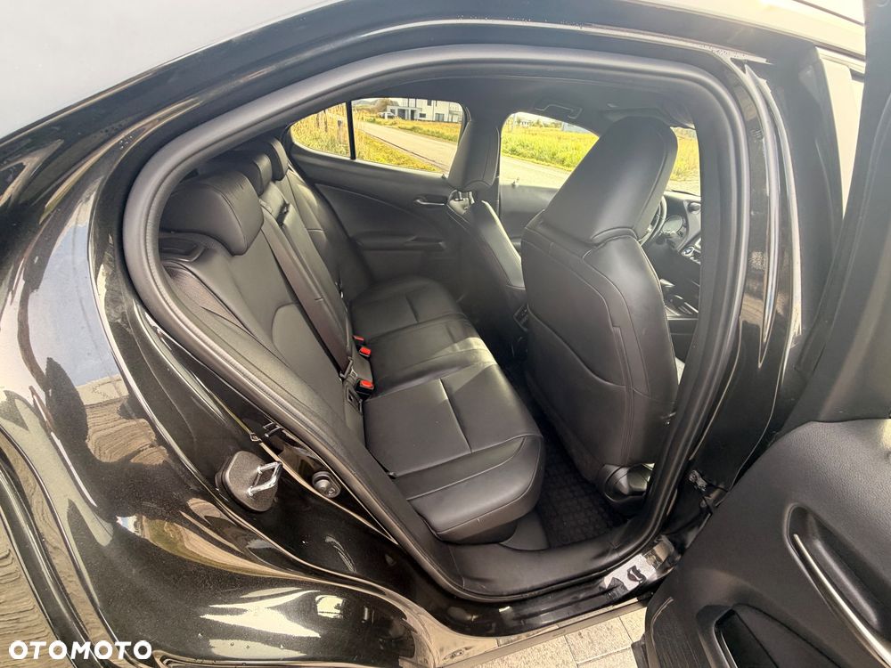 Lexus UX - 16