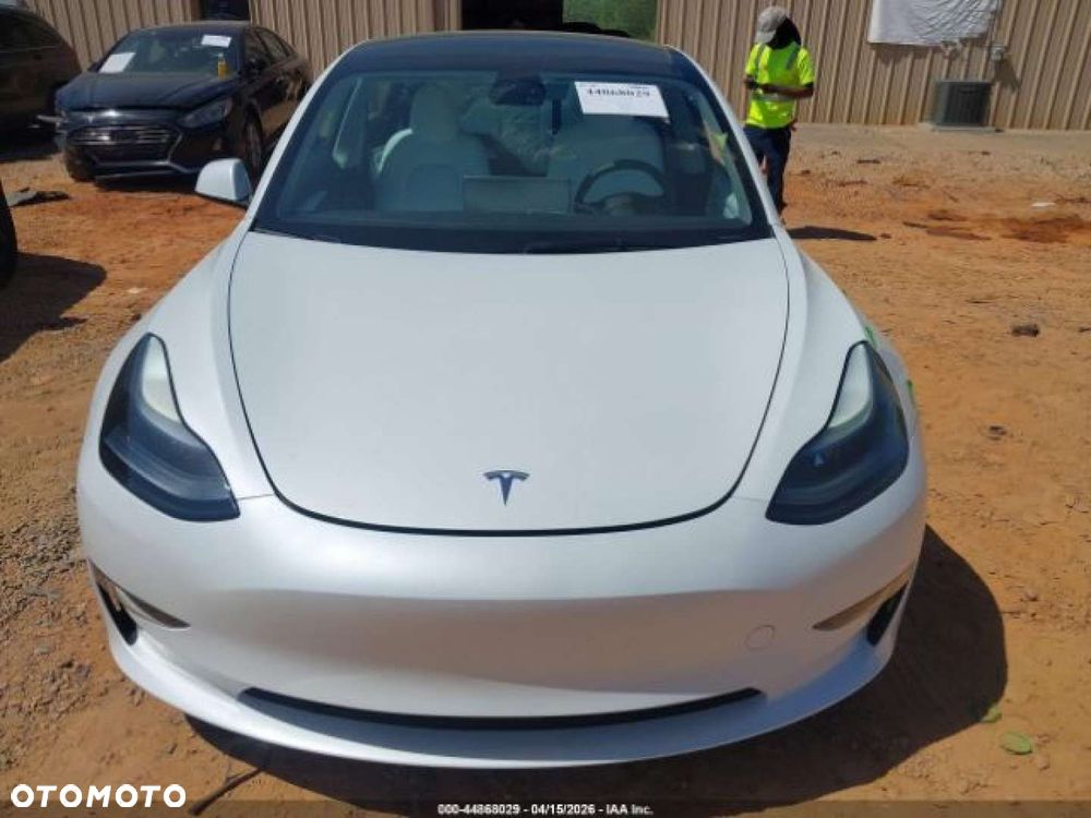 Tesla Model 3 - 5