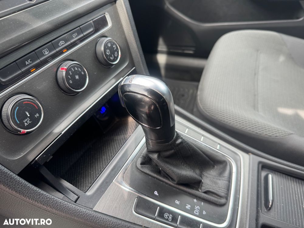 Volkswagen Golf 1.6 TDI DPF DSG BlueMotion Technology Comfortline - 21