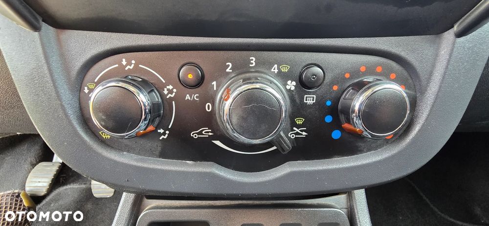 Dacia Duster 1.6 SCe Laureate S&S - 28