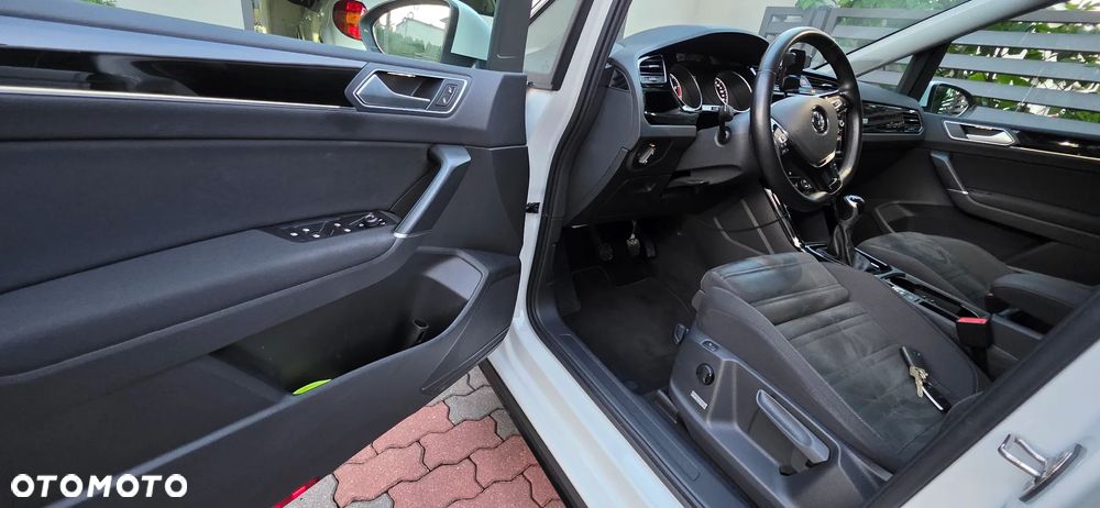 Volkswagen Touran - 17