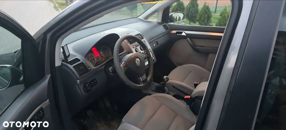 Volkswagen Touran - 5