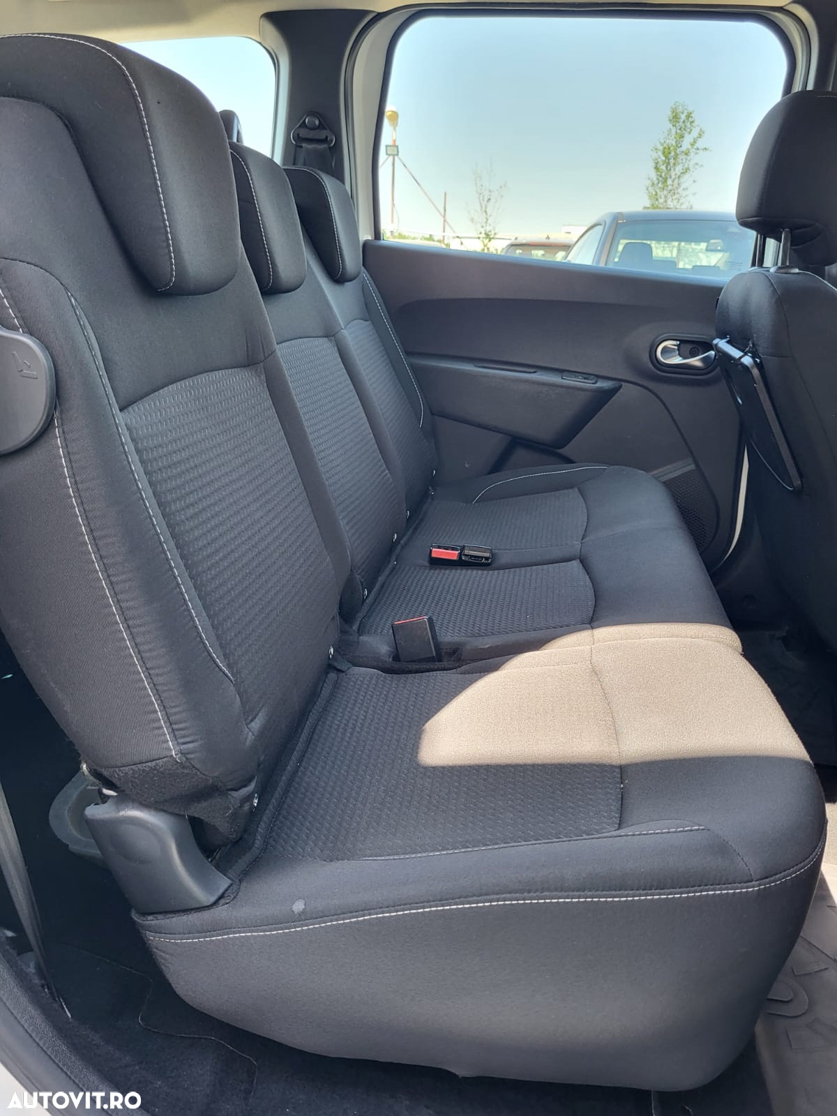 Dacia Lodgy 1.5 Blue dCi Laureate - 11