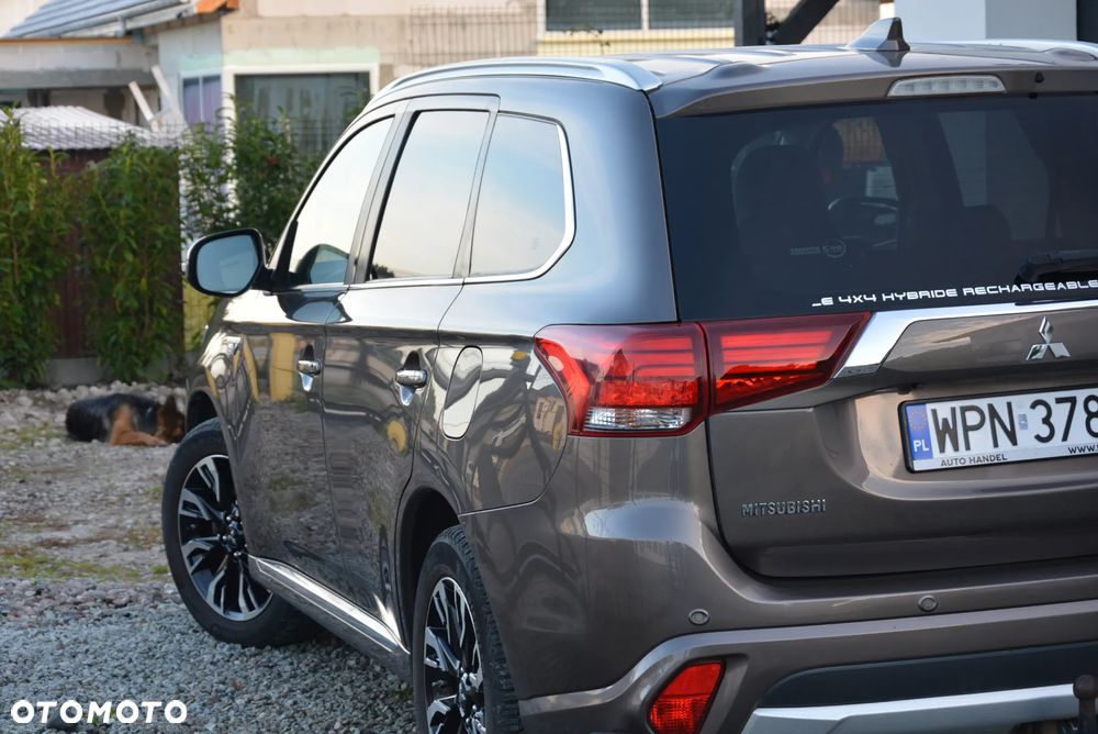 Mitsubishi Outlander 2.0 4WD Plug-In Hybrid - 24