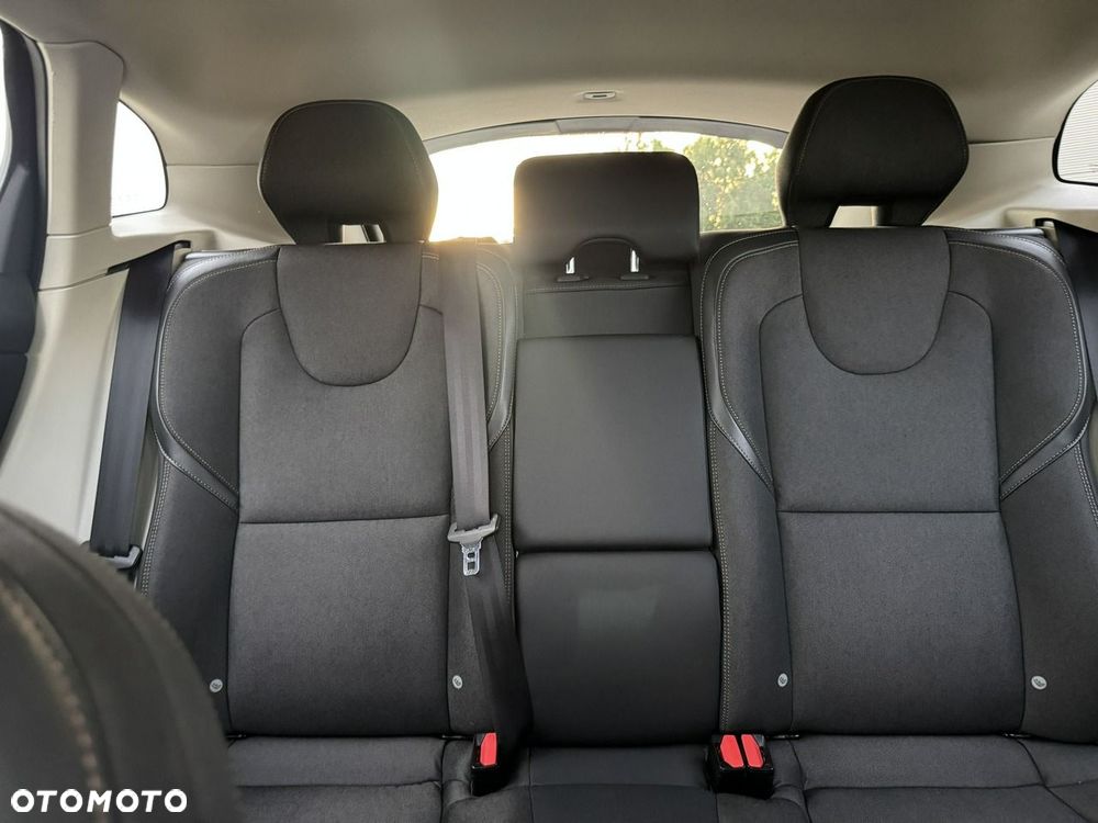 Volvo V40 Cross Country - 17