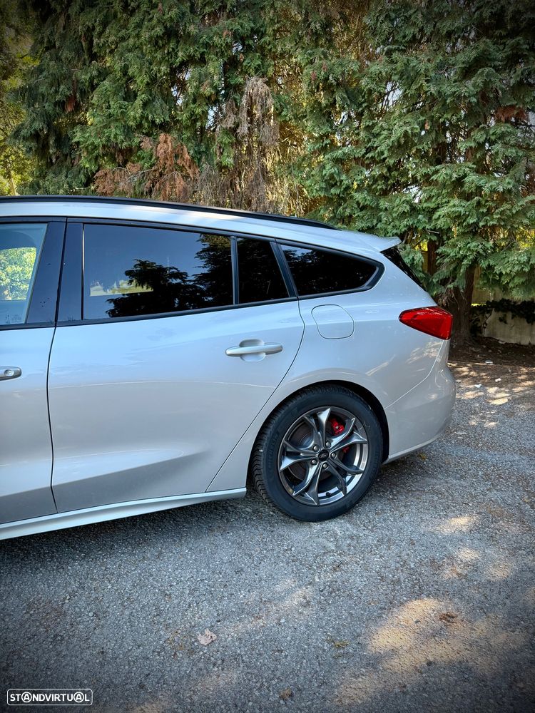 Ford Focus SW 1.0 EcoBoost Hybrid ST-LINE X — fotografia 6