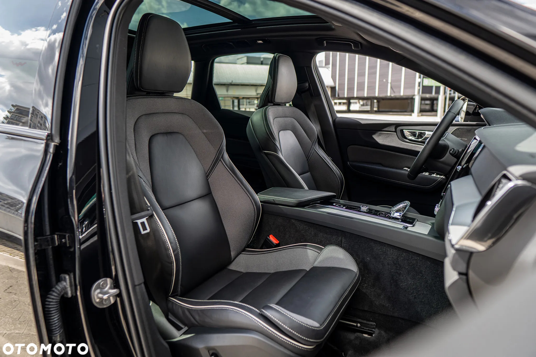Volvo XC 60 B4 D AWD Plus Dark - 15