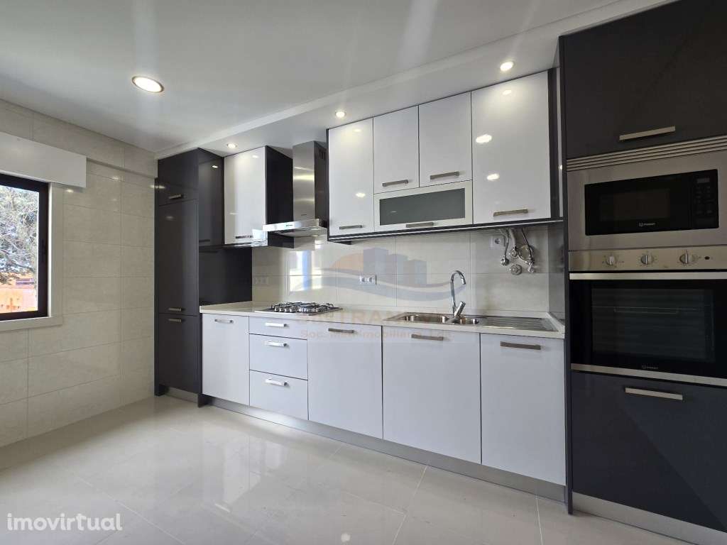 Fantástico T3 totalmente remodelado com 2 WCS e varanda em Prédio c... - Grande imagem: 2/37