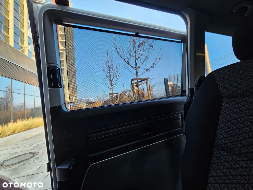 Volkswagen Multivan - 24