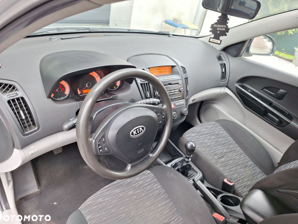 Kia Ceed - 12