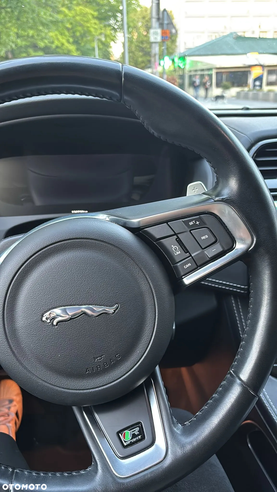 Jaguar F-Pace 2.0 i4D AWD R-Sport - 2