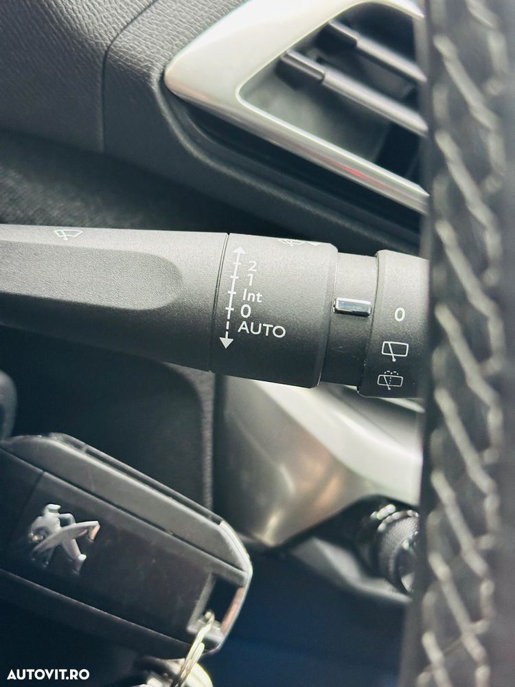 Peugeot 3008 PureTech 130 Stop & Start GPF Allure Pack - 31