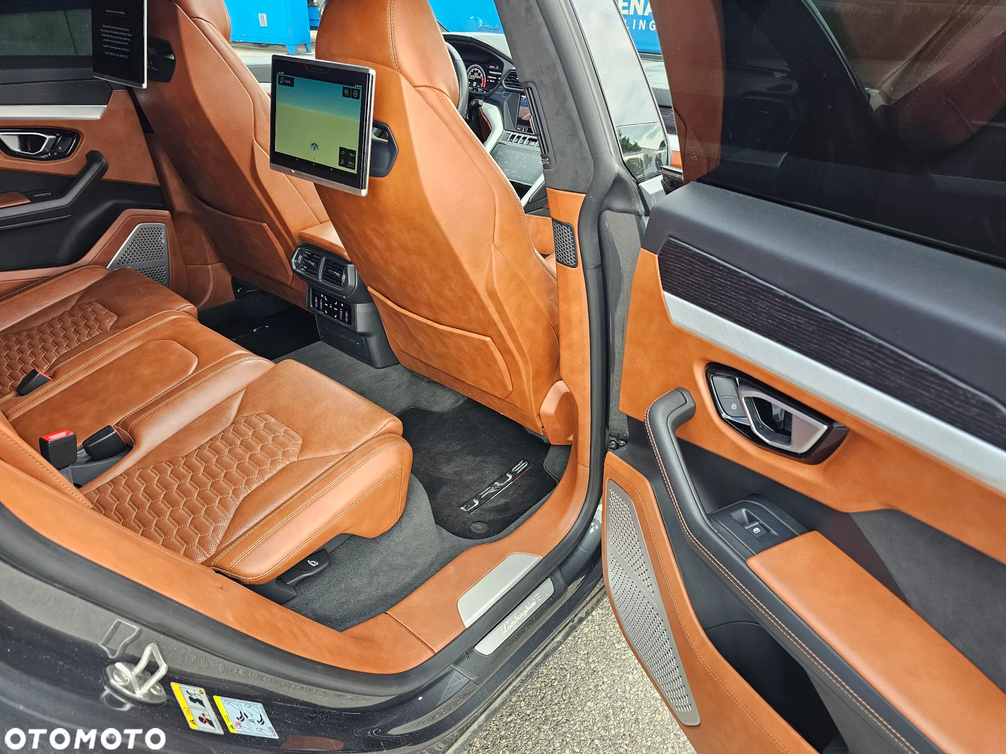 Lamborghini Urus Standard - 20