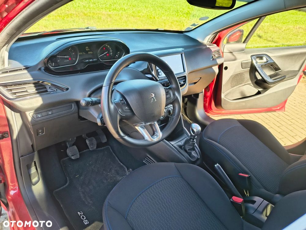 Peugeot 208 - 11