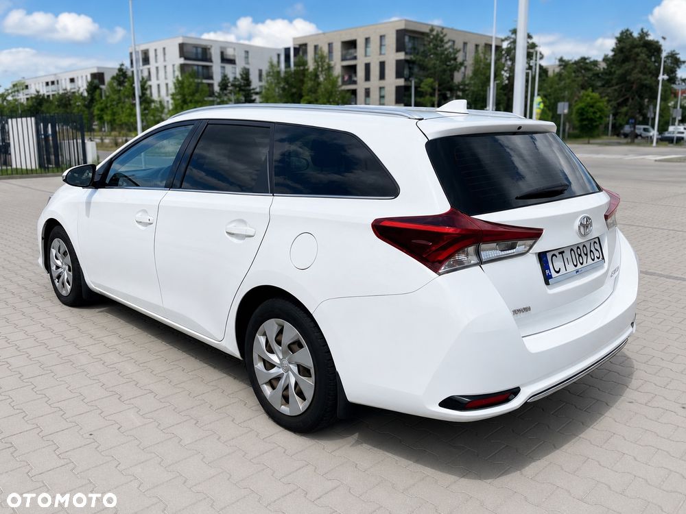 Toyota Auris 1.6 Premium - 4