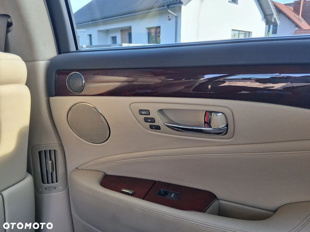 Lexus LS - 14