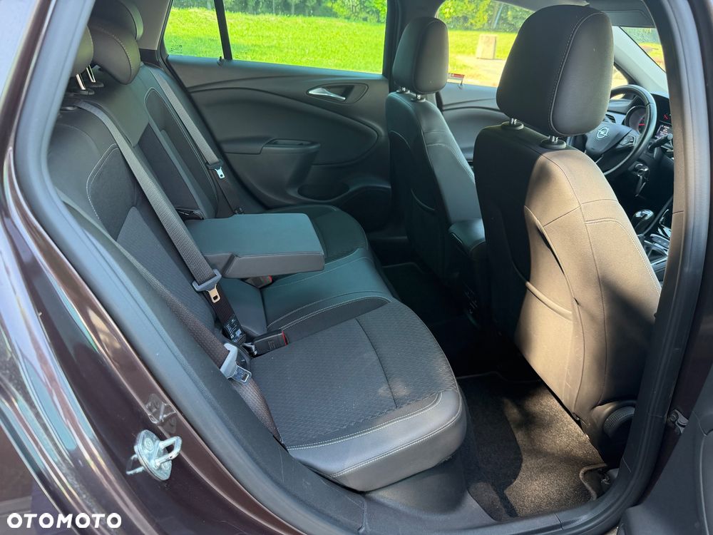 Opel Astra 1.4 Turbo Innovation - 17