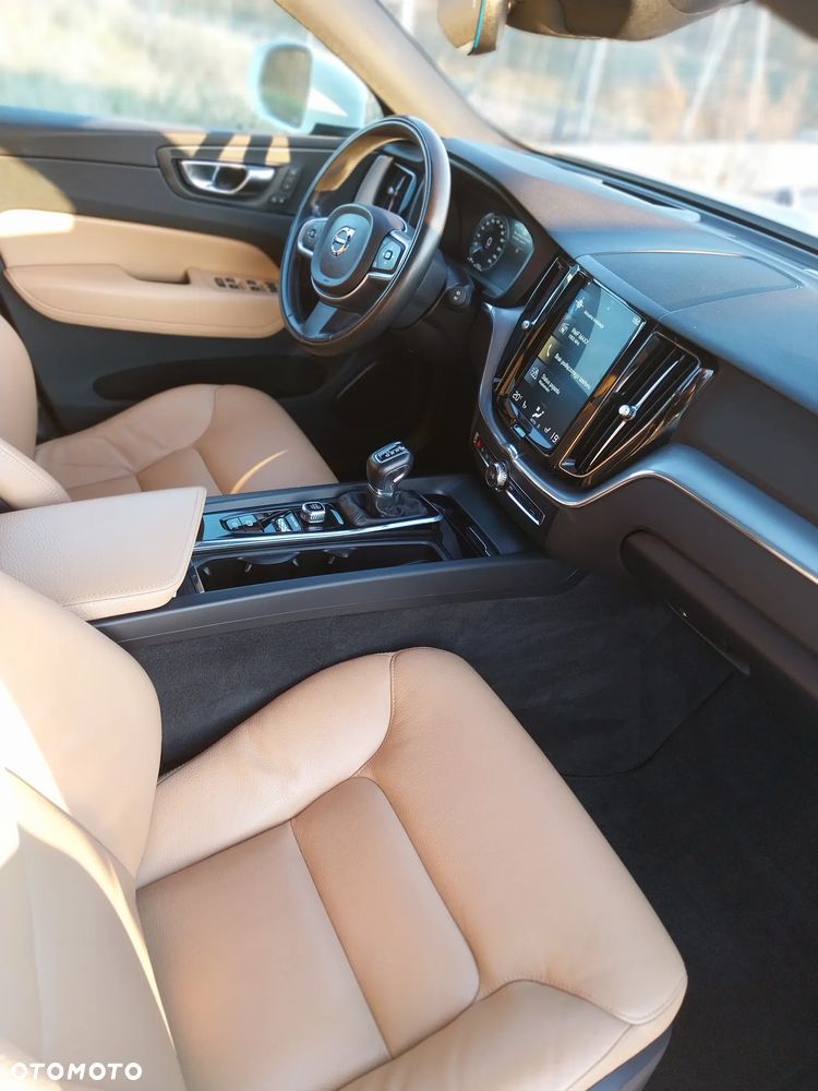 Volvo XC 60 T6 AWD Momentum - 19