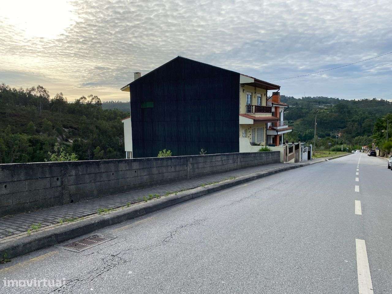 vende-se lote de terreno para moradia de três frentes - Grande imagem: 4/4