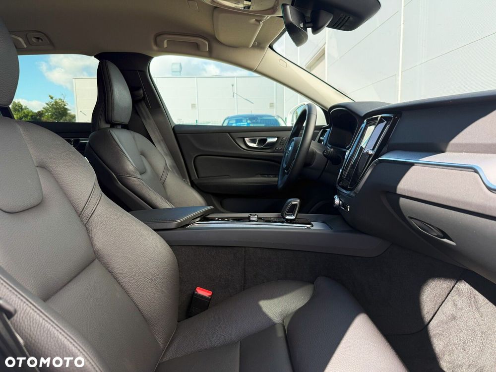 Volvo V60 Cross Country Plus B5 B AWD - 36