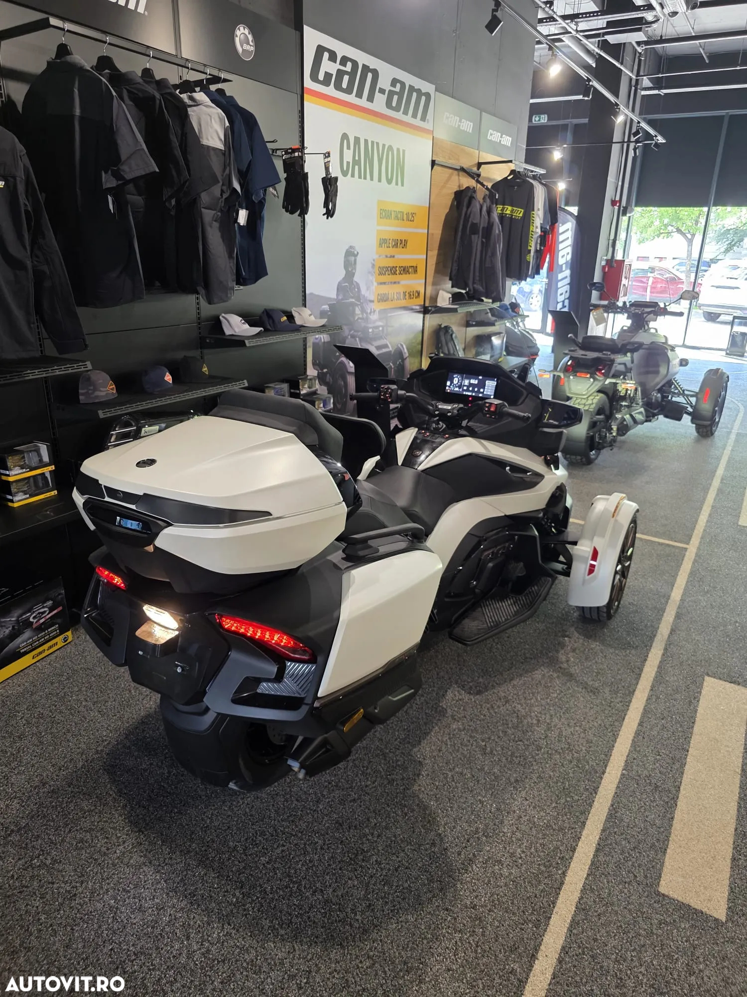 Can-Am Spyder - 18