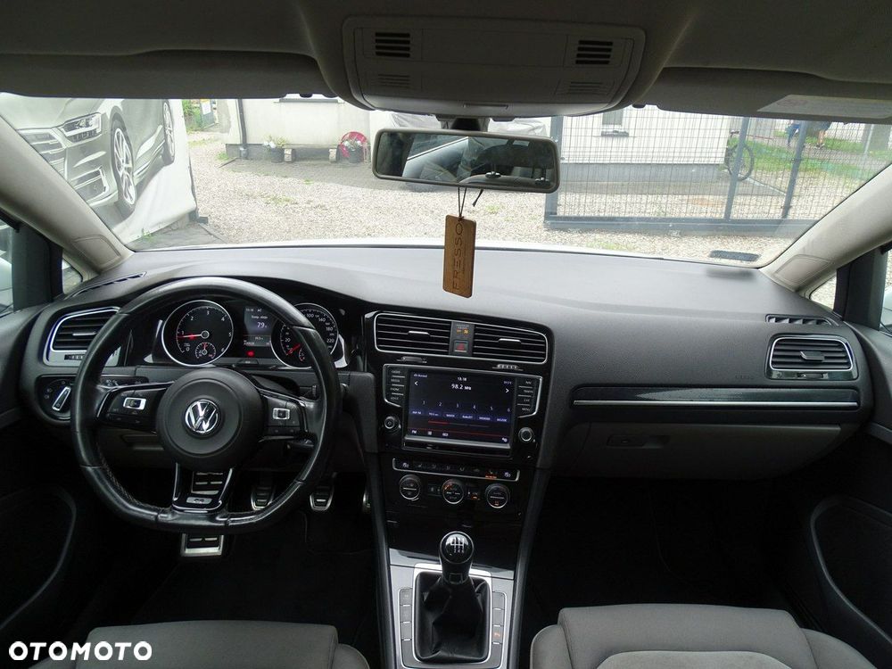 Volkswagen Golf - 22