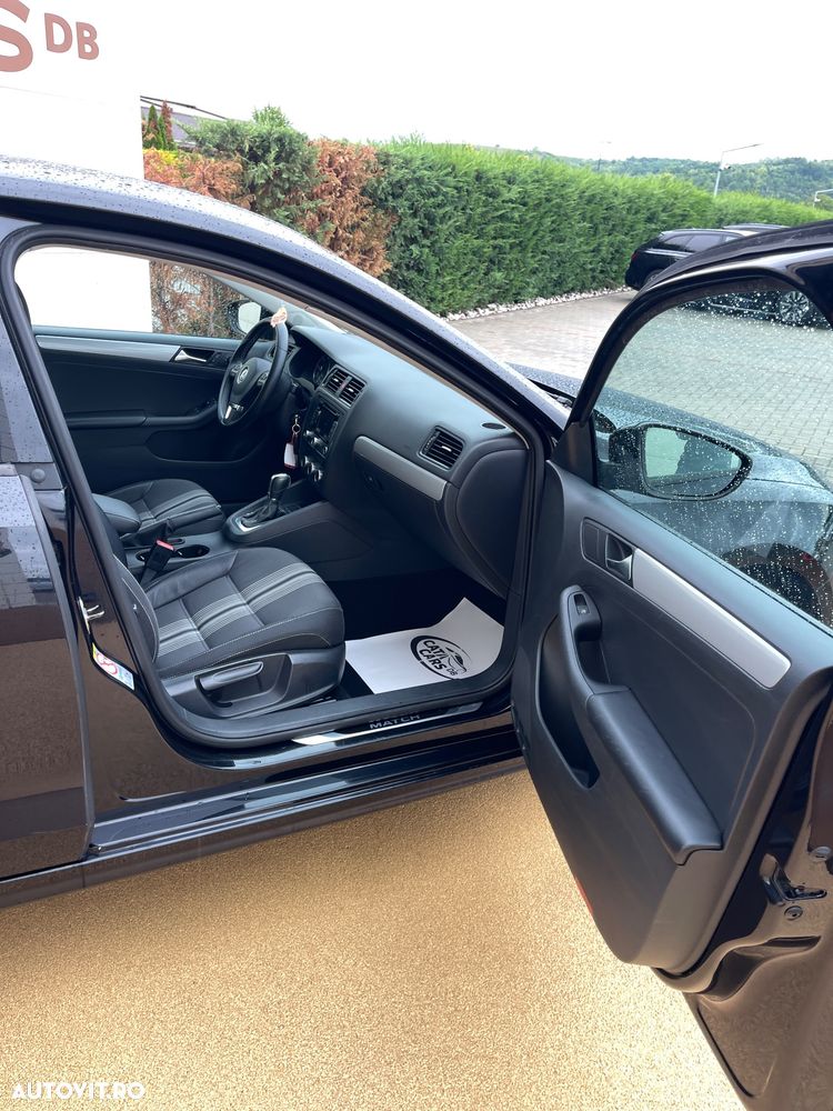 Volkswagen Jetta 1.6 TDI DSG Comfortline - 23