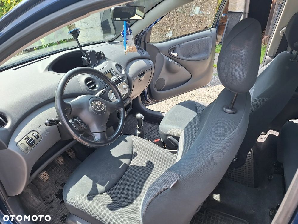 Toyota Yaris - 10