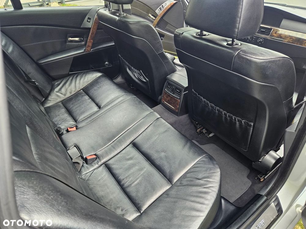 BMW Seria 5 525i Touring - 22