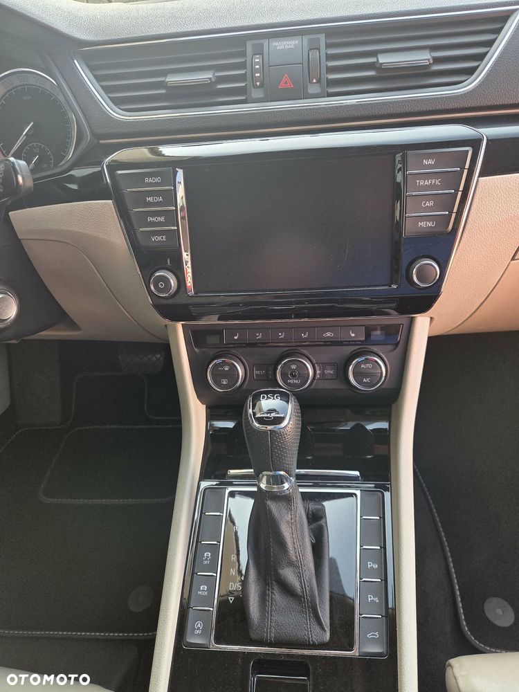 Skoda Superb 2.0 TDI 4x4 L&K DSG - 11