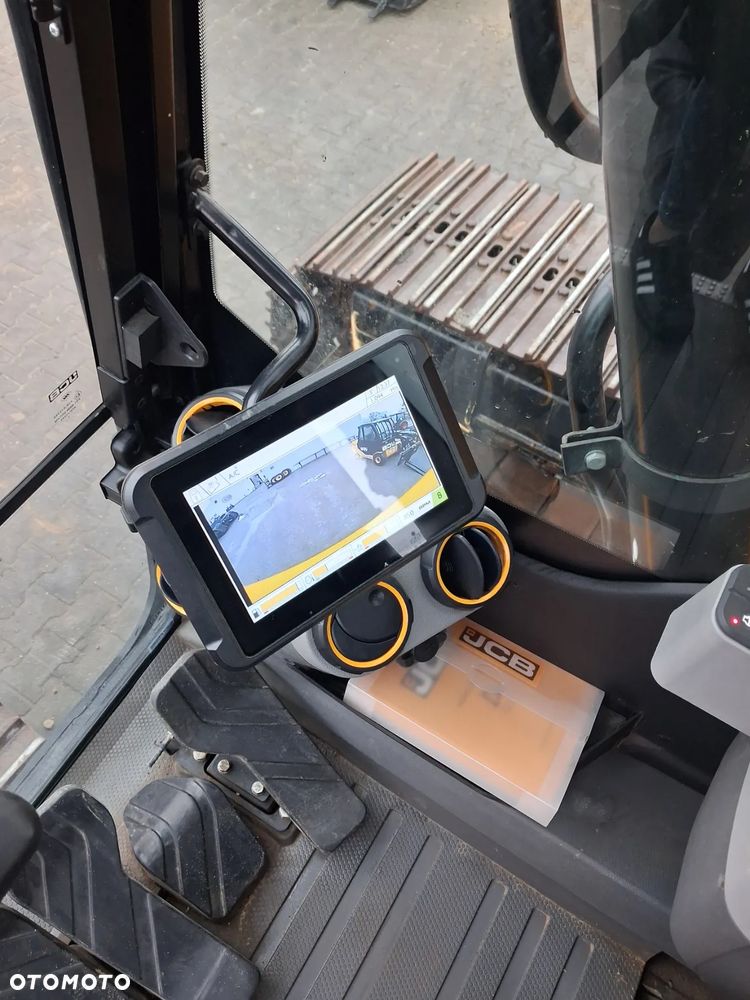 JCB JS 220X - 19