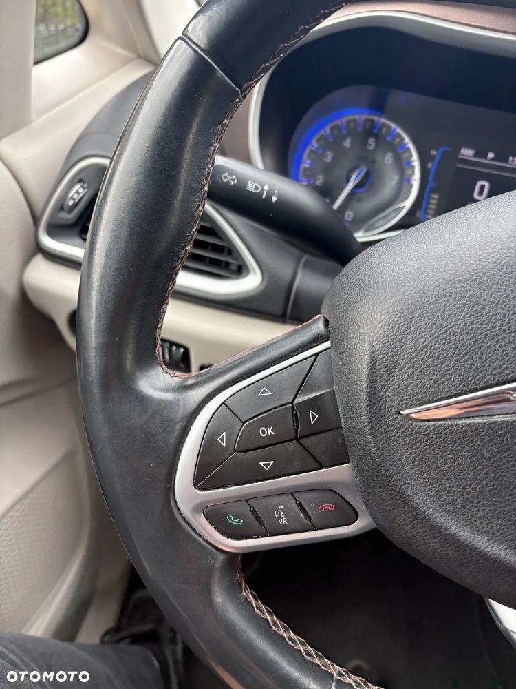 Chrysler Pacifica - 21