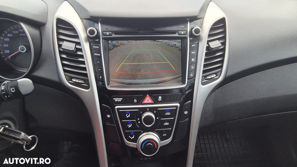 Hyundai i30 blue Kombi 1.6 CRDi Trend - 15