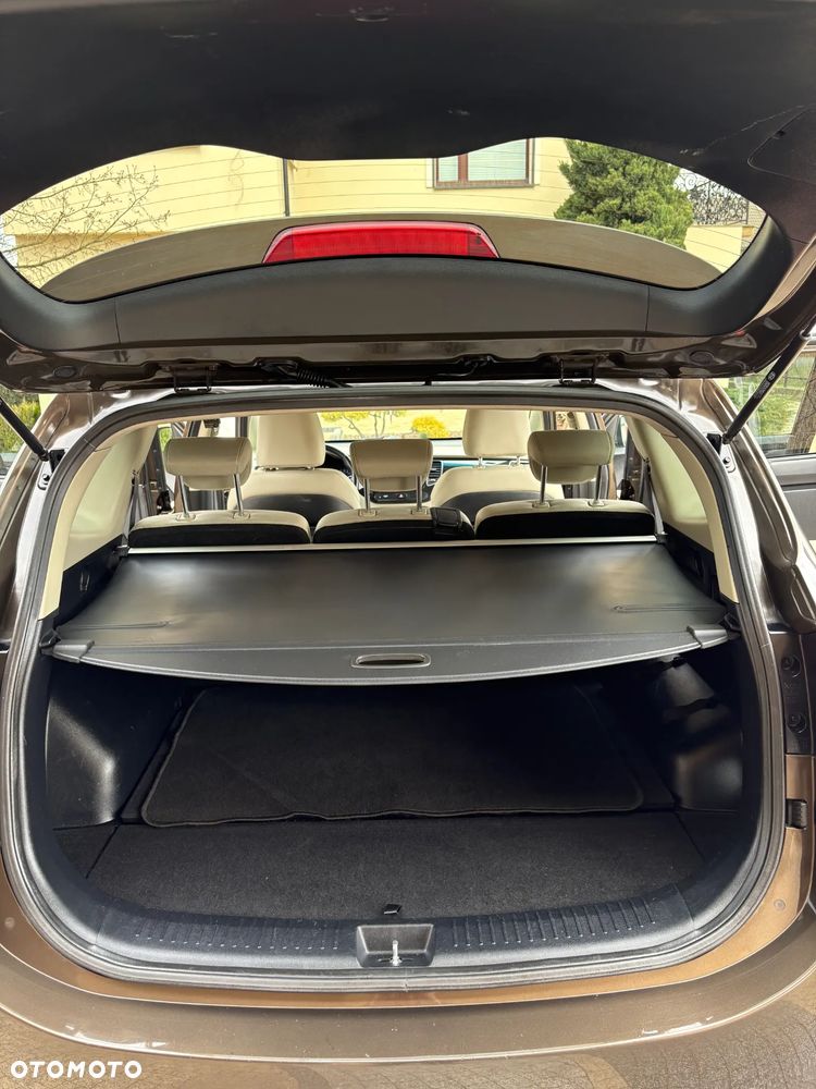 Kia Carens 1.6 GDI L - 10