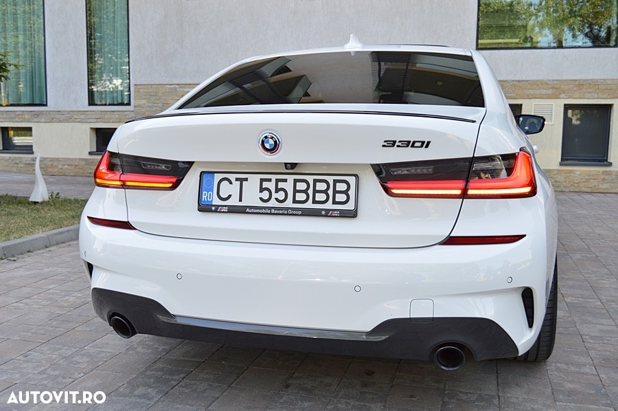 BMW Seria 3 330i AT - 27