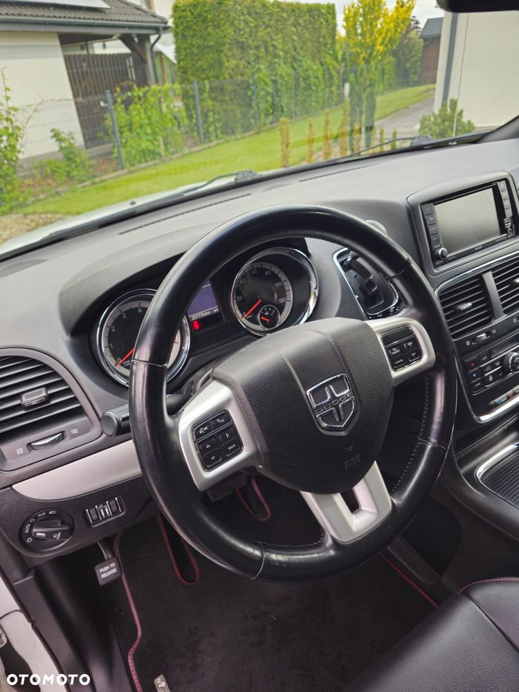 Dodge Grand Caravan 3.6 R/T - 12