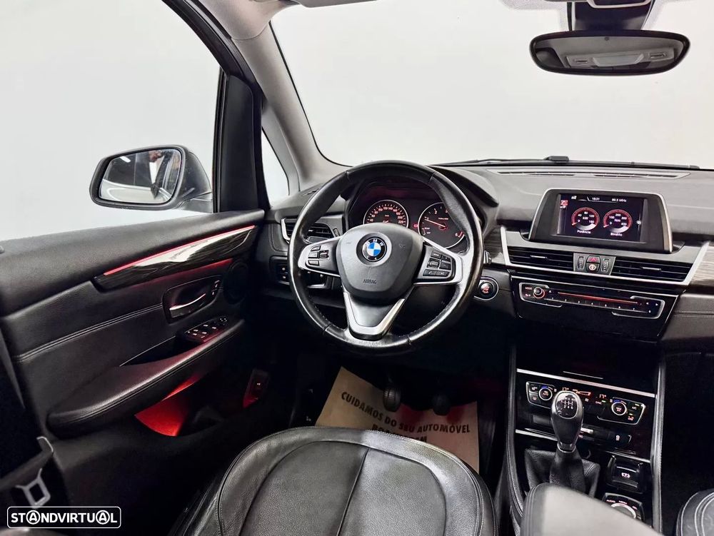 BMW 218 Active Tourer d Line Luxury - 29