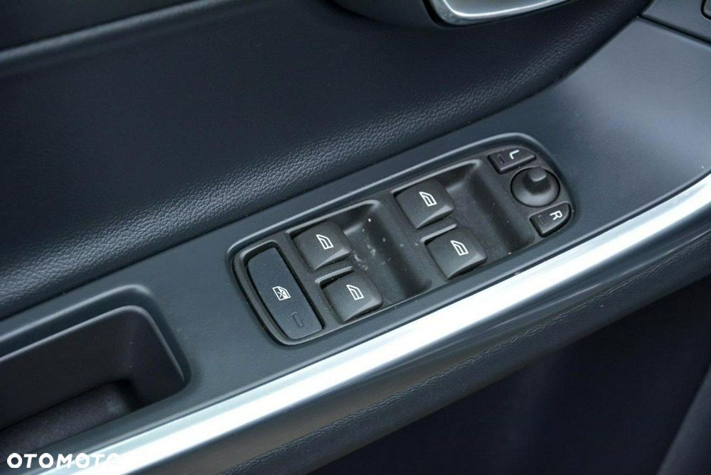 Volvo V60 D4 Geartronic Momentum Pro - 17