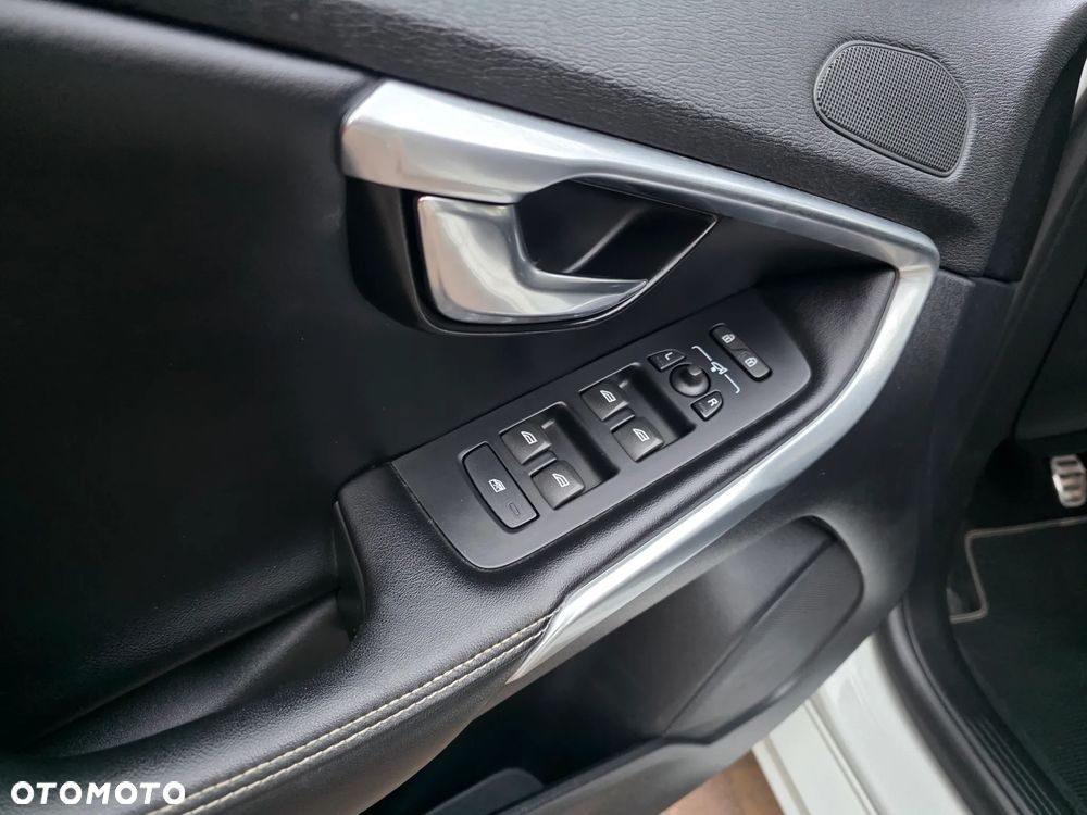 Volvo V40 D2 R Design - 19