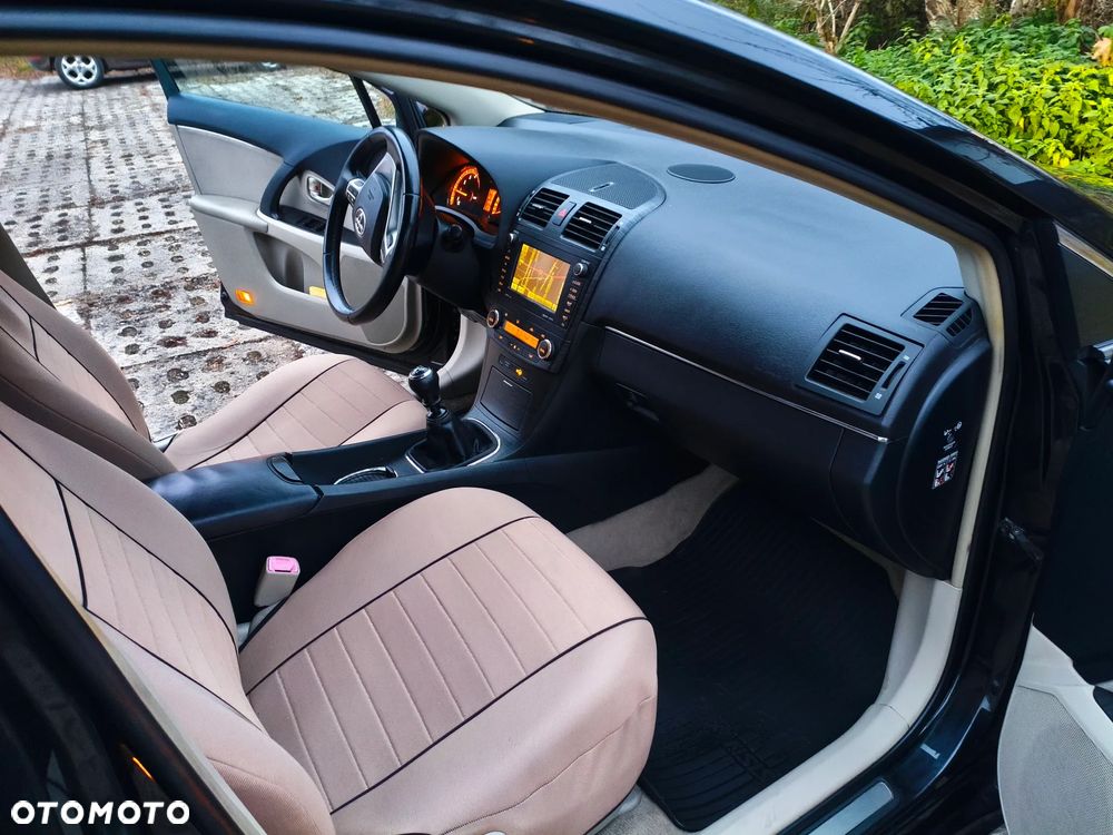 Toyota Avensis 2.0 Premium EU5 - 13