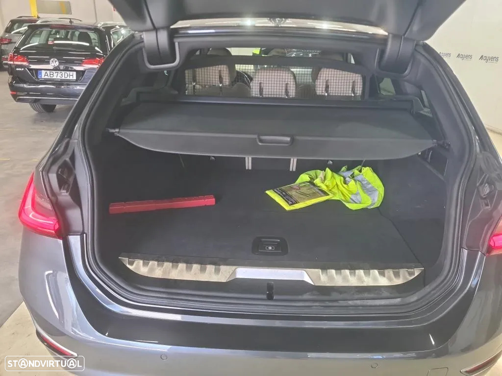 BMW 330 e Touring Line Luxury Auto - 14