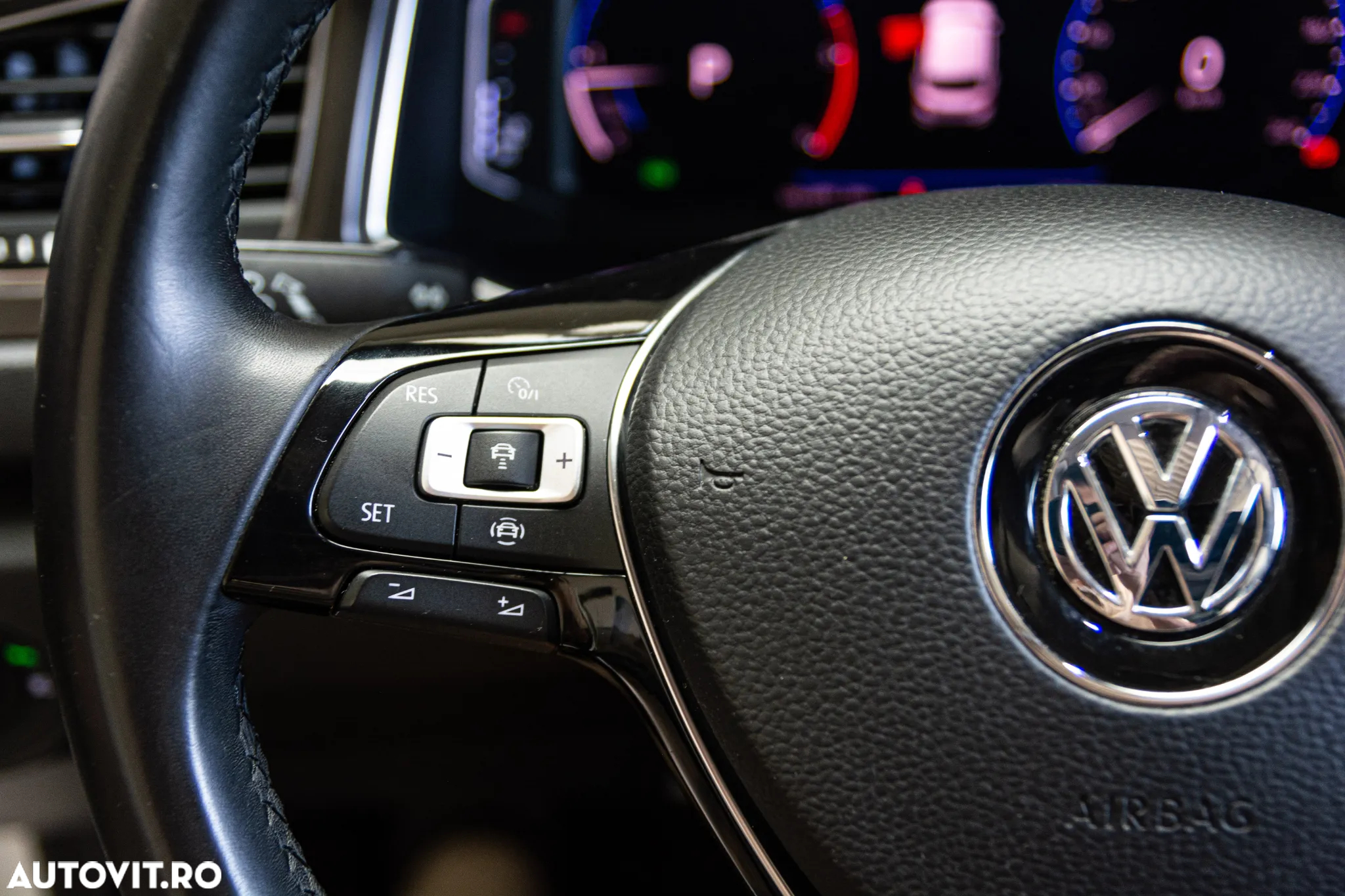 Volkswagen T-ROC 2.0 TDI SCR 4MOTION DSG Style - 29