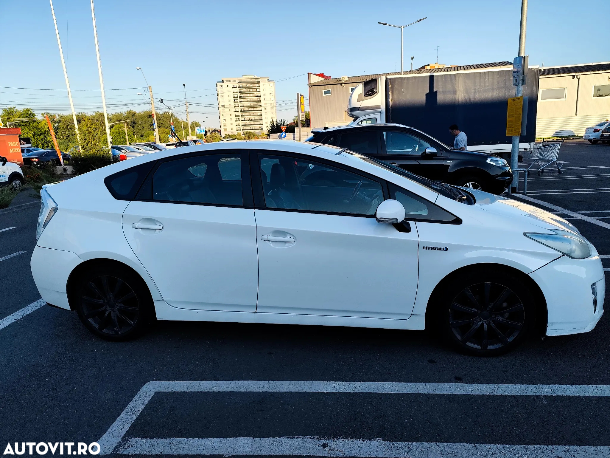 Toyota Prius - 4