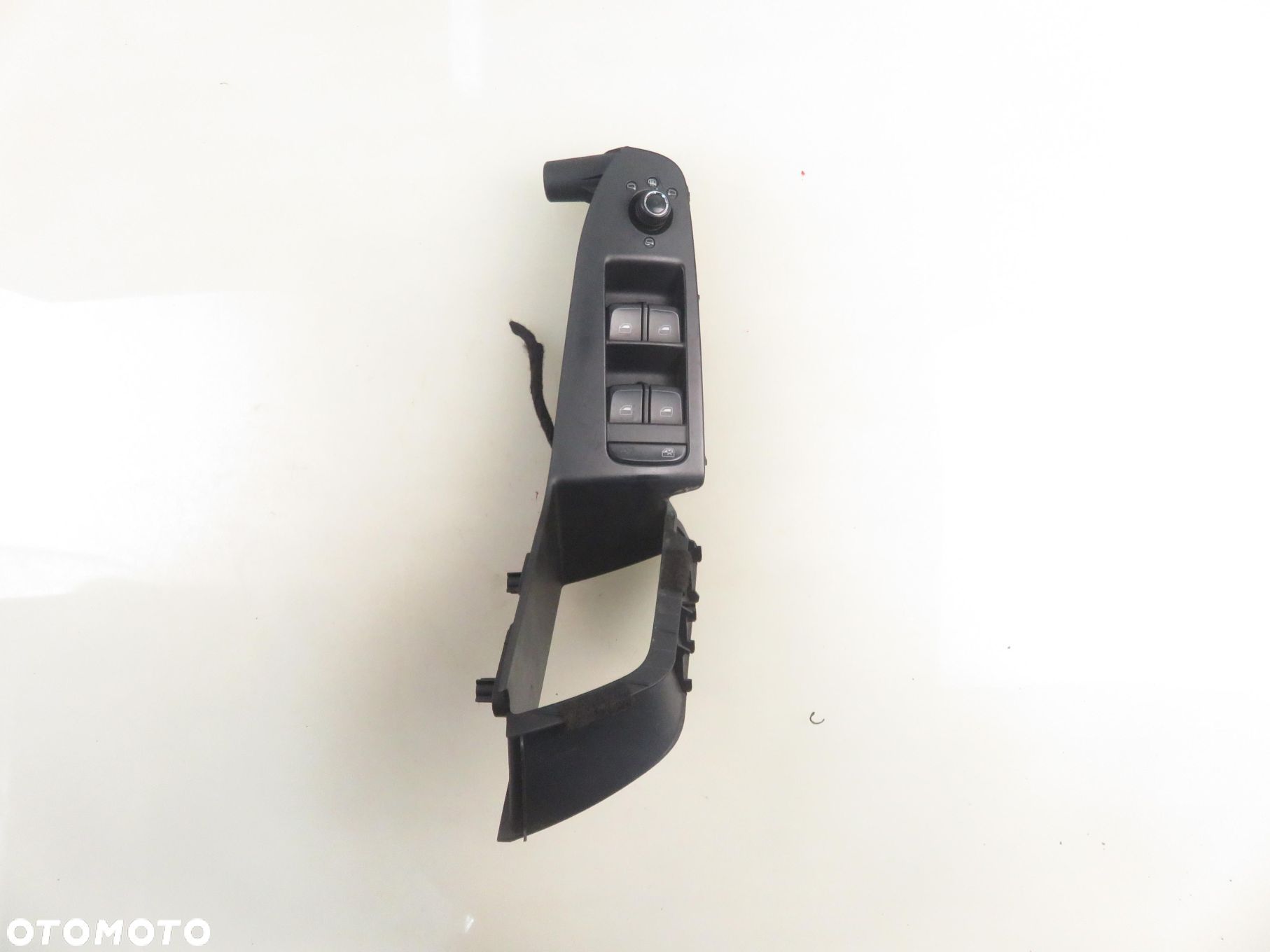 PANEL SZYB AUDI A4 B8  8K1867171D 8K1867171E - 1