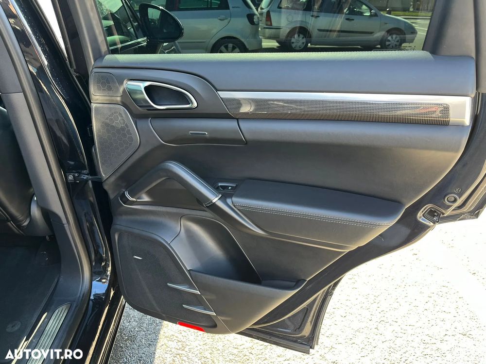 Porsche Cayenne - 25