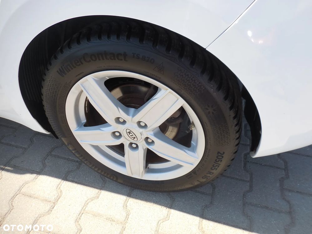 Kia Ceed 1.6 CRDi 136 ISG Dream Team Edition - 11