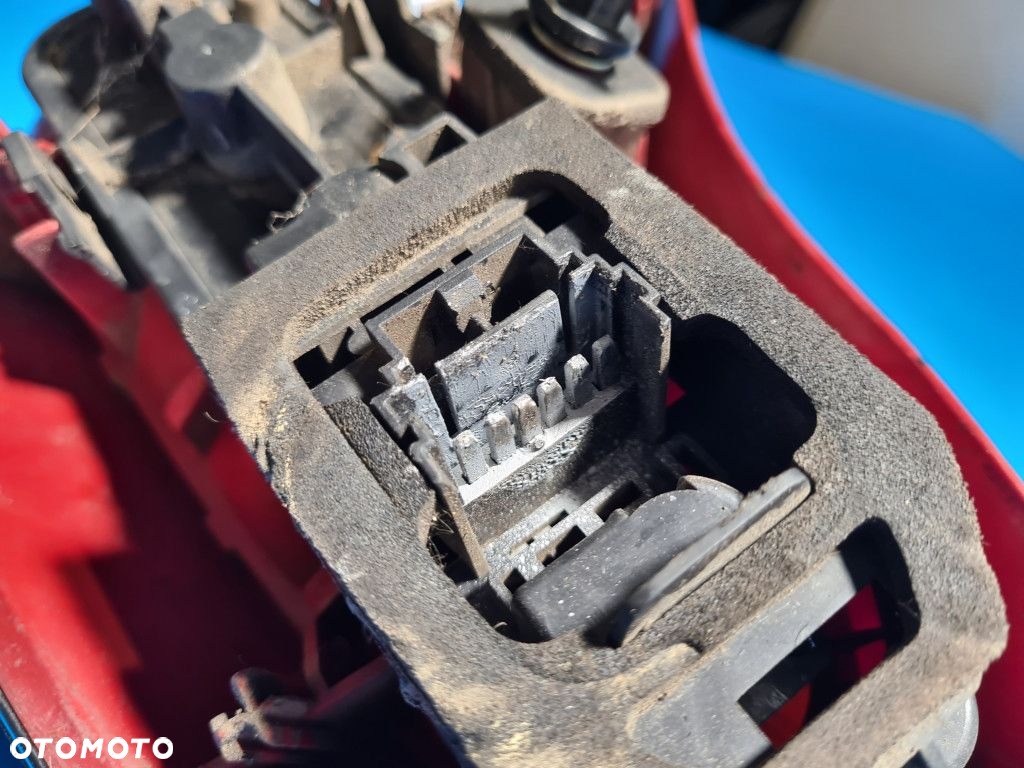 LAMPA PRZYCIEMNIONA  TYŁ LEWA CLIO II - 6