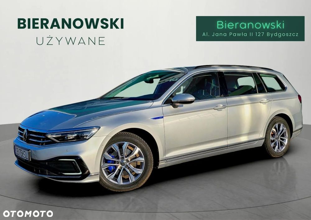 Volkswagen Passat - 1