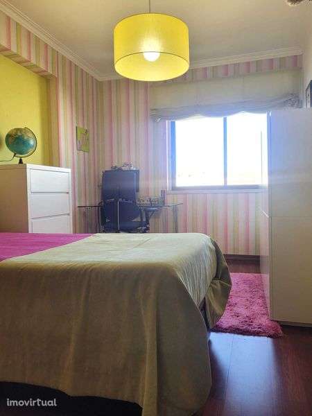 Vendo luminoso T3 em Sacavém - Grande imagem: 5/12