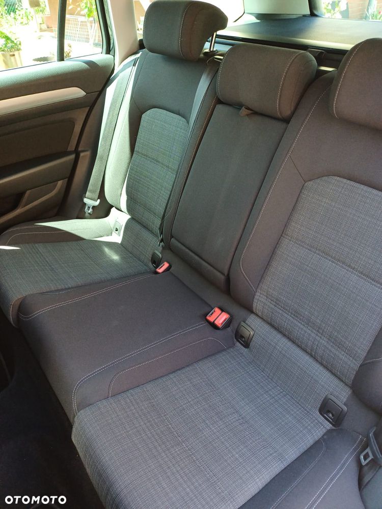 Volkswagen Passat - 14